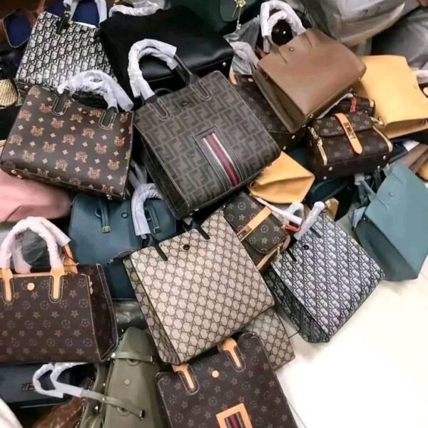 WOMEN’S BAGS & PURSES – PALLET LOT