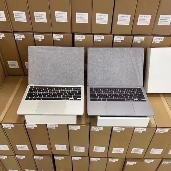 MacBook Air 13.6″ (M2/8GB/256GB)
