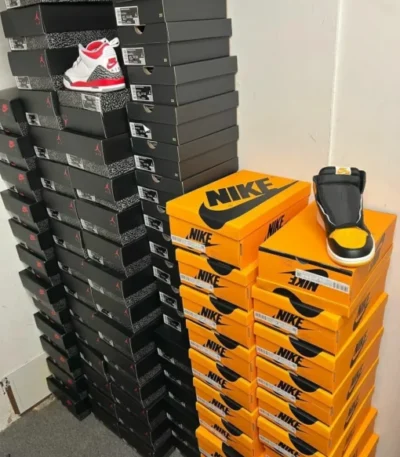 buy liquidation sneakers by the pallet