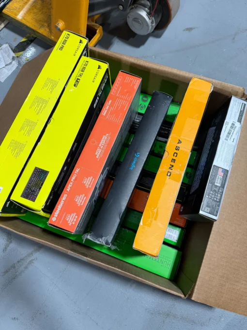 Defective Keyboards – 15 Items – €2,204.47 MSRP – BOX – SALVAGE Defective Keyboards – 15 Items – €2,204.47 MSRP – BOX – SALVAGE